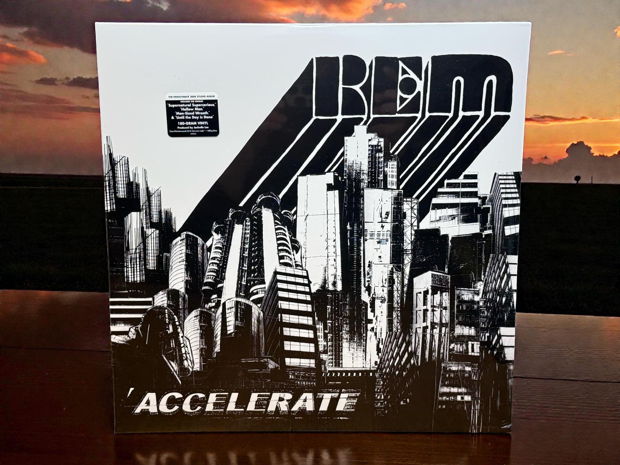 R.E.M. – Accelerate