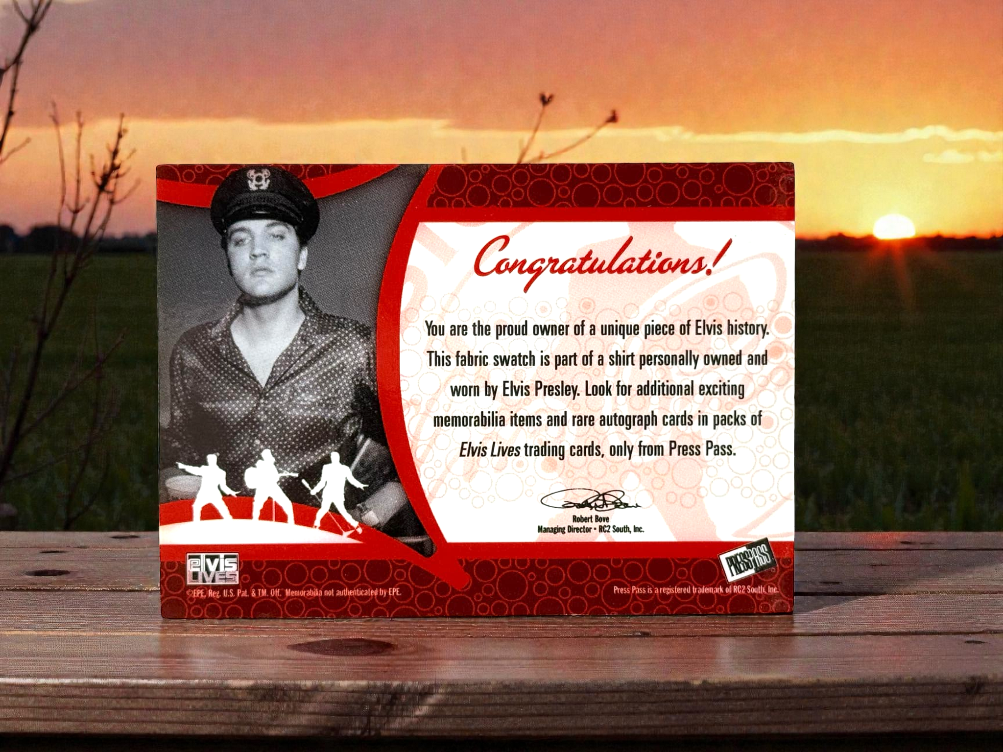 ELVIS PRESLEY - Authentic Worn Shirt Memorabila Relic Card - 2007 Press Pass